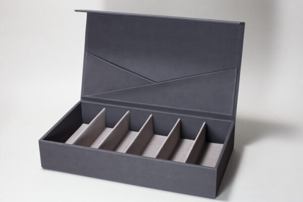 Display Box 6 Inserts Black PU