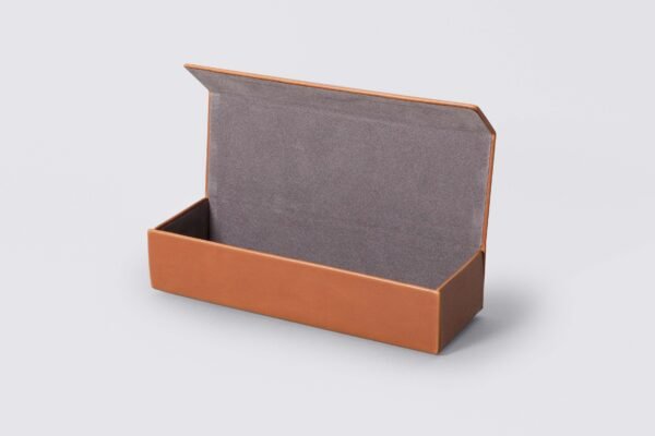 03212L Magnet Case PU Brown - Image 3